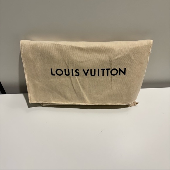 Louis Vuitton Easy on Pouch Bag Turtledove Grey - Picture 5 of 16